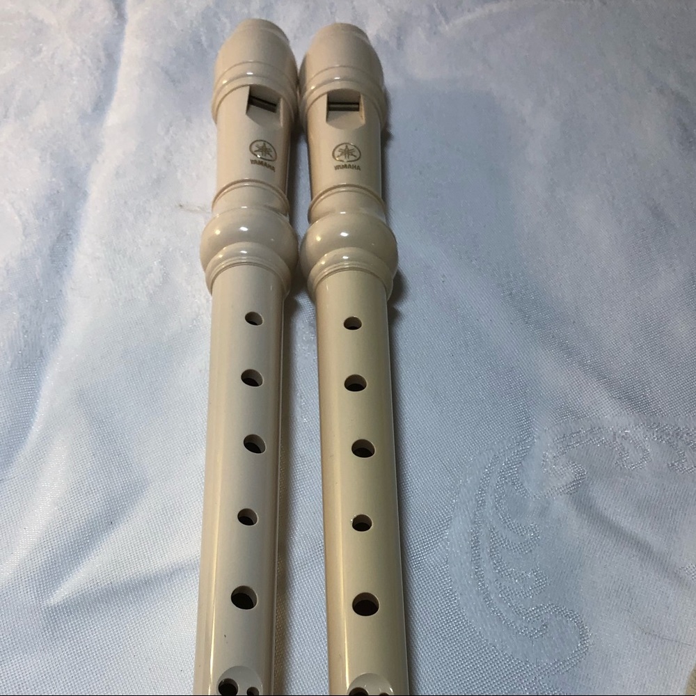 2 Yamaha YRS-24B Soprano Descant Recorders Baroque with cotton bags